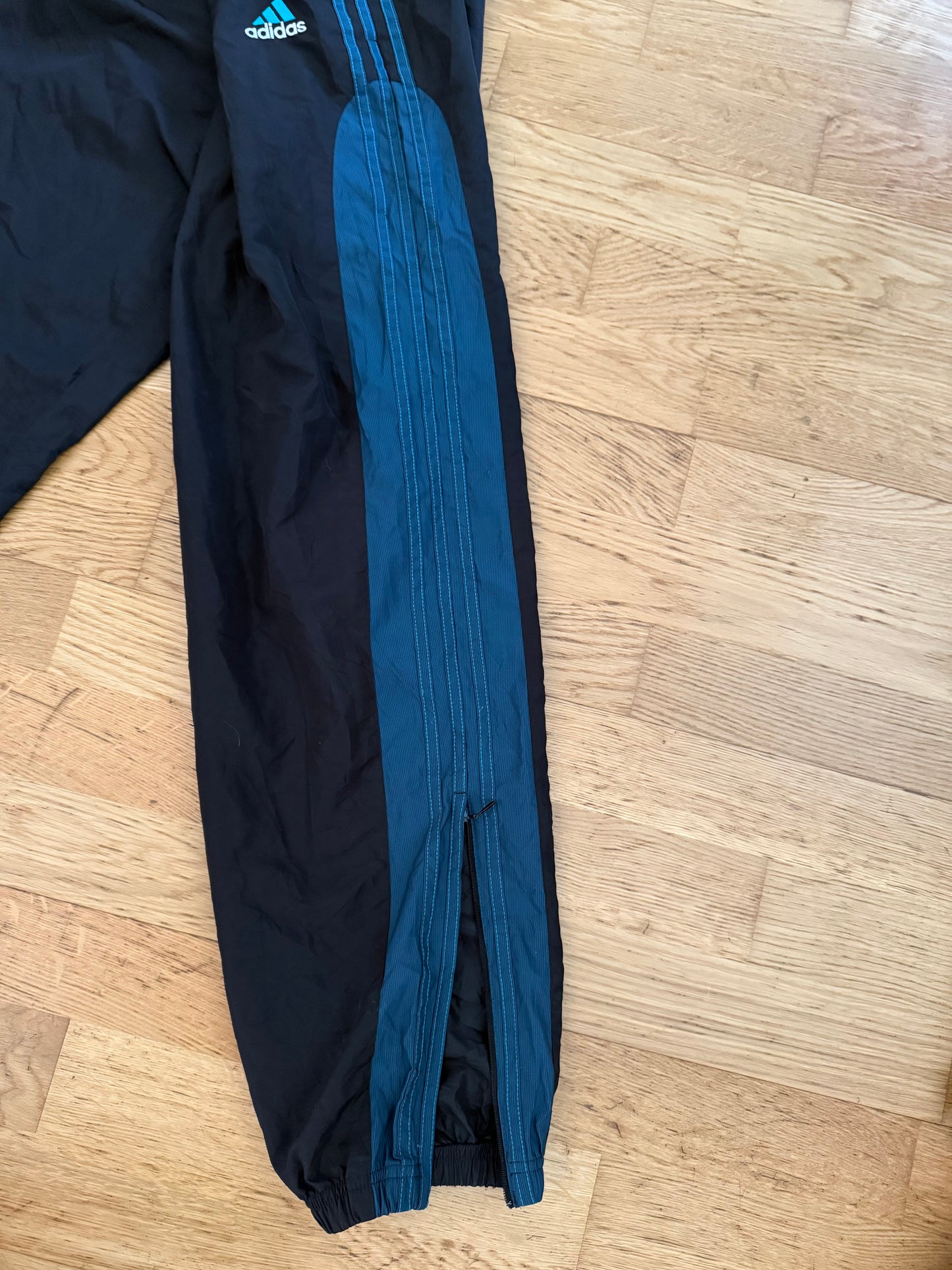 VINTAGE ADIDAS TRACKPANTS M